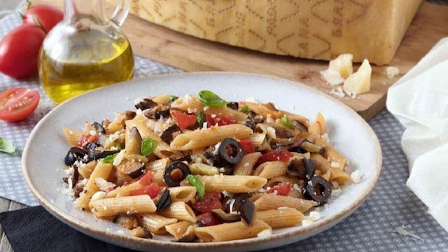 pasta berenjenas aceitunas tomtates queso