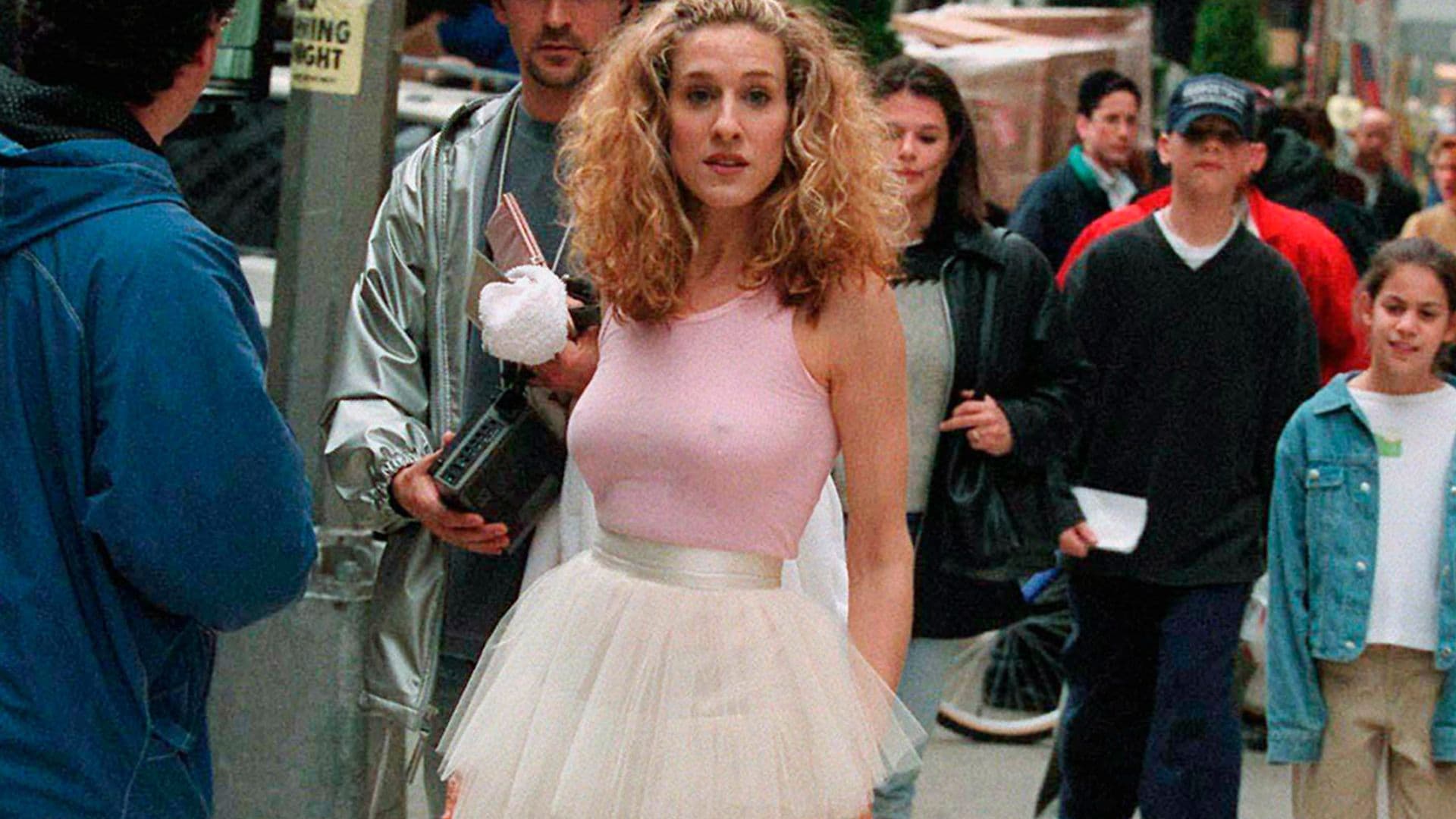 Sabemos cuánto dinero gastó la estilista para crear el look más icónico de Carrie Bradshaw