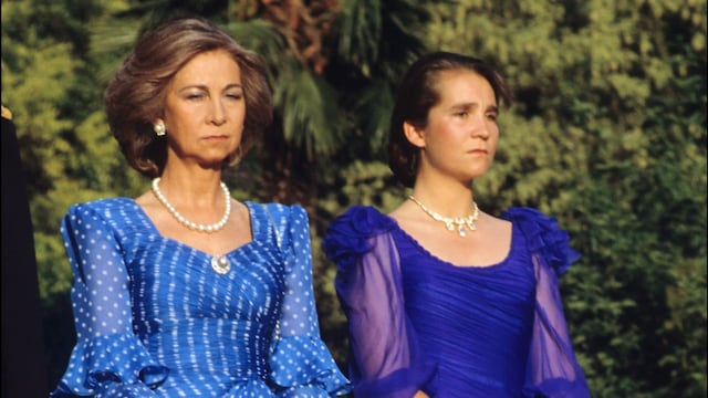 LA REINA SOFÍA VESTIDA DE VALENTINO EN 1980