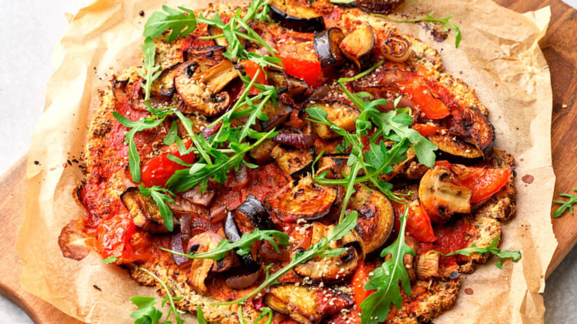 Pizza de coliflor con berenjena y champiñón