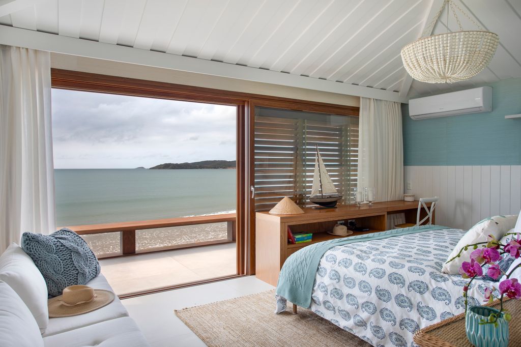 Dormitorio con vistas al mar