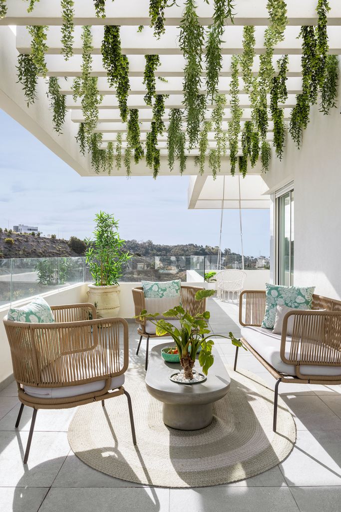 Terraza con techado con vigas.