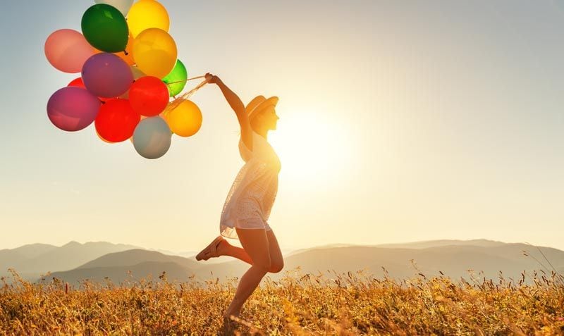 mujer globos
