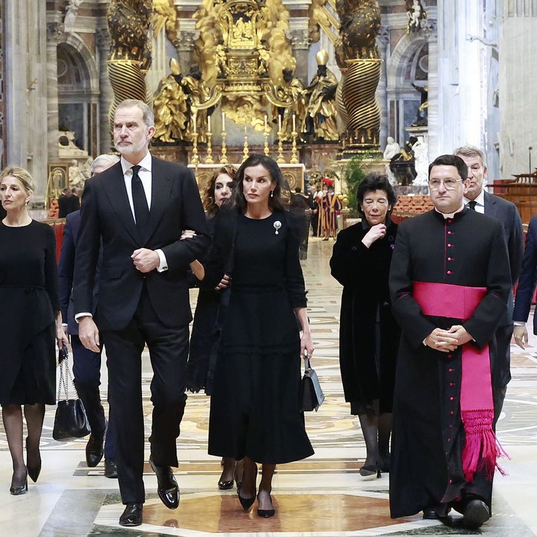 Los reyes Felipe y Letizia despiden al Pontífice