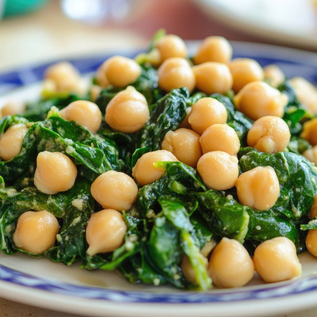 Garbanzos con espinacas: la receta más sencilla, nutritiva y tradicional