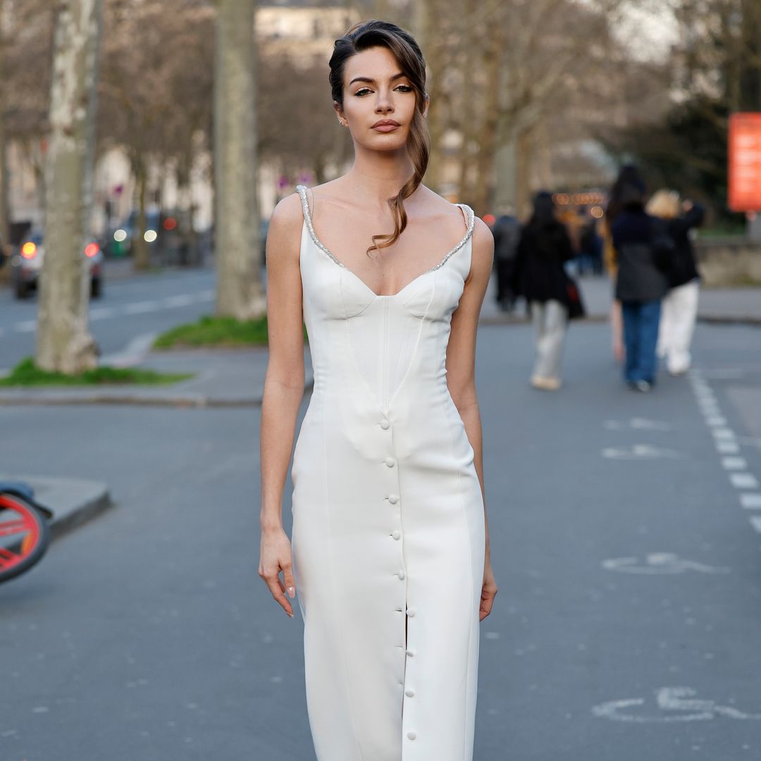 Encuentra tu vestido blanco en Zara y Mango para cada cita del verano