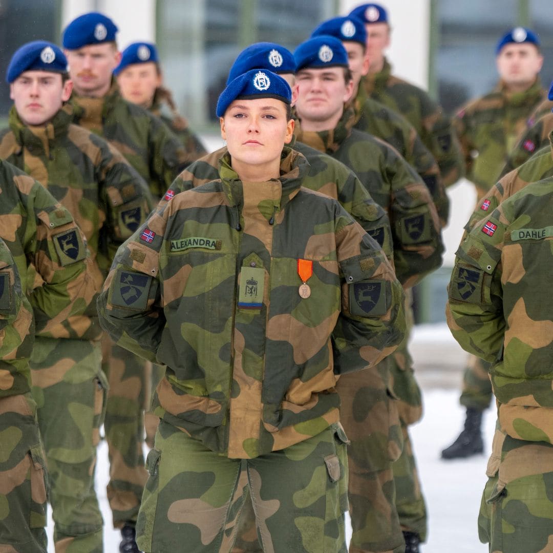 Ingrid de Noruega: su emocionante graduación militar junto a su padre