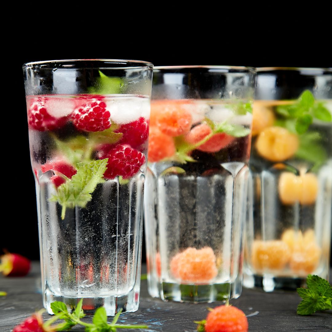 Hay vida más allá del agua: 7 bebidas que te mantienen hidratado y son perfectas para el verano